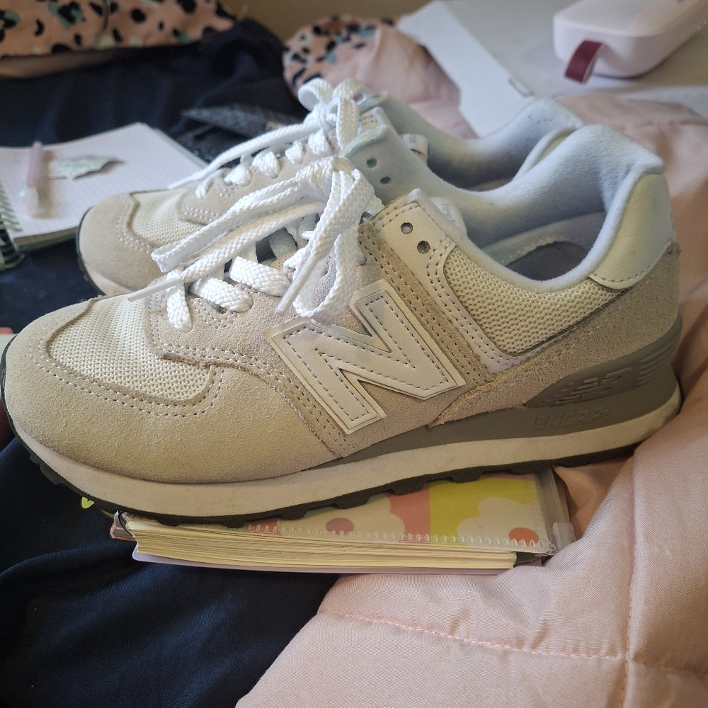 New Balance Cream and Gray Sneakers Suede Mesh Design